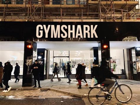 A cotton-base with a light elastane content, you can be sure of comfort and stretch however, or wherever, you train. . Gymshark store near me